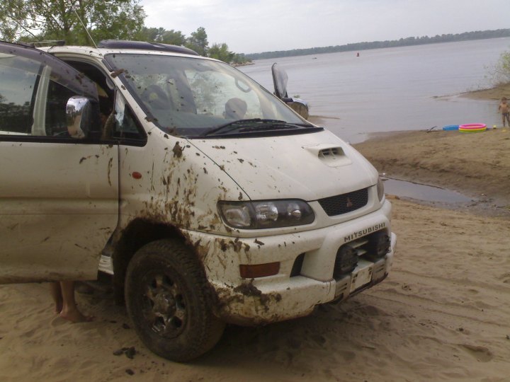 Проехал, тока номер в грязи потерял... Зато ляпота, народу никого...