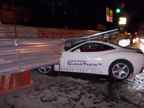 Феррари в заборе.jpg